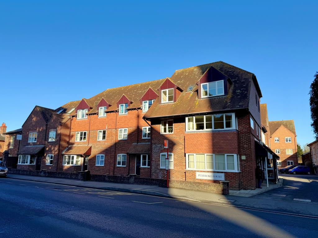 Lot: 105 - RETIREMENT FLAT INVESTMENT OPPORTUNITY - Purpose built retirement block on main road